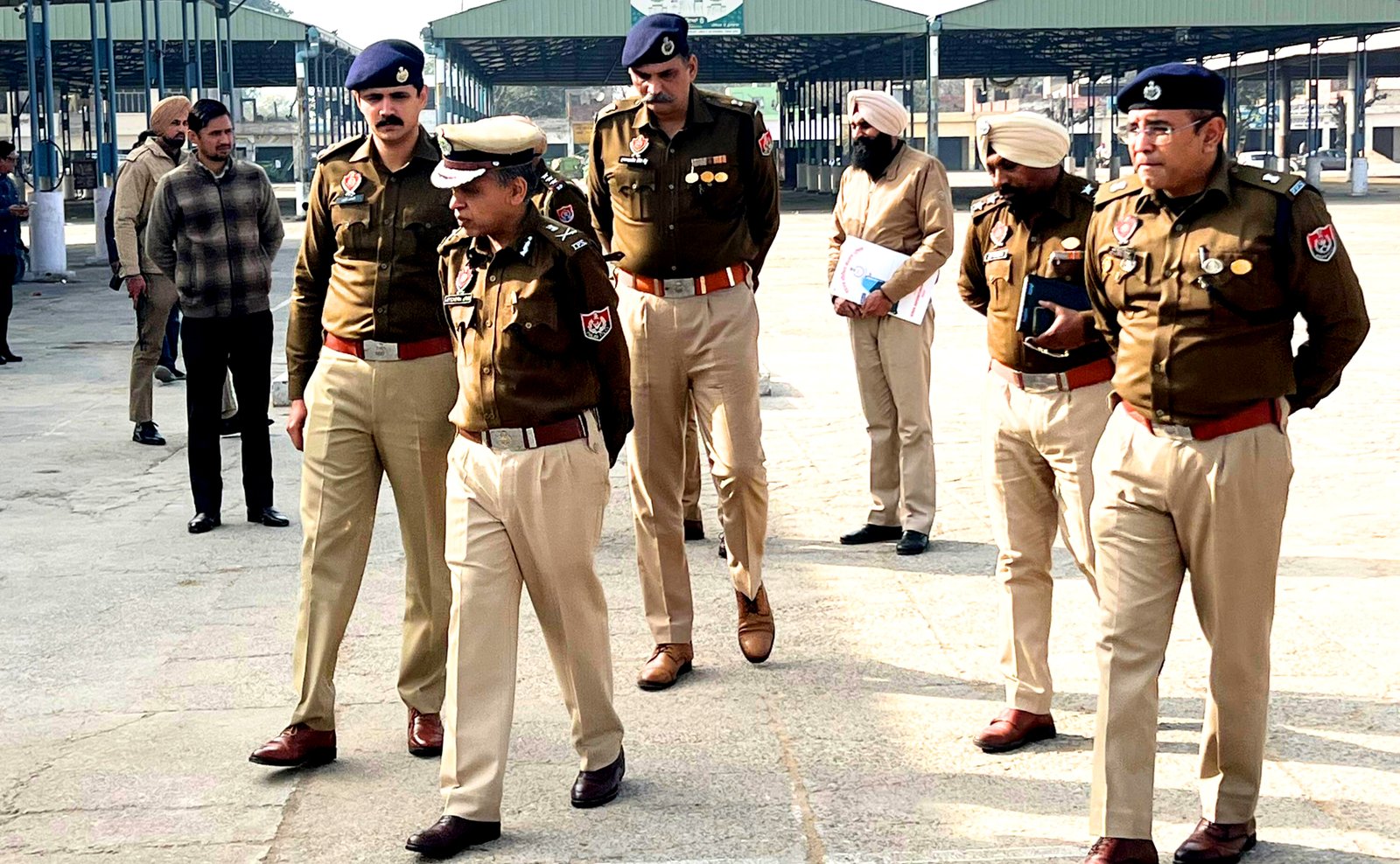 एक स्पेशल DGP, एक SSP अपनी टीम के साथ अचानक पहुंचे दाना मण्डी ! जानो कारण !!