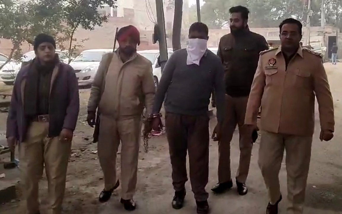 बच्ची से छेड़छाड़ के आरोप में सरकारी स्कूल का अध्यापक गिरफ्तार !!