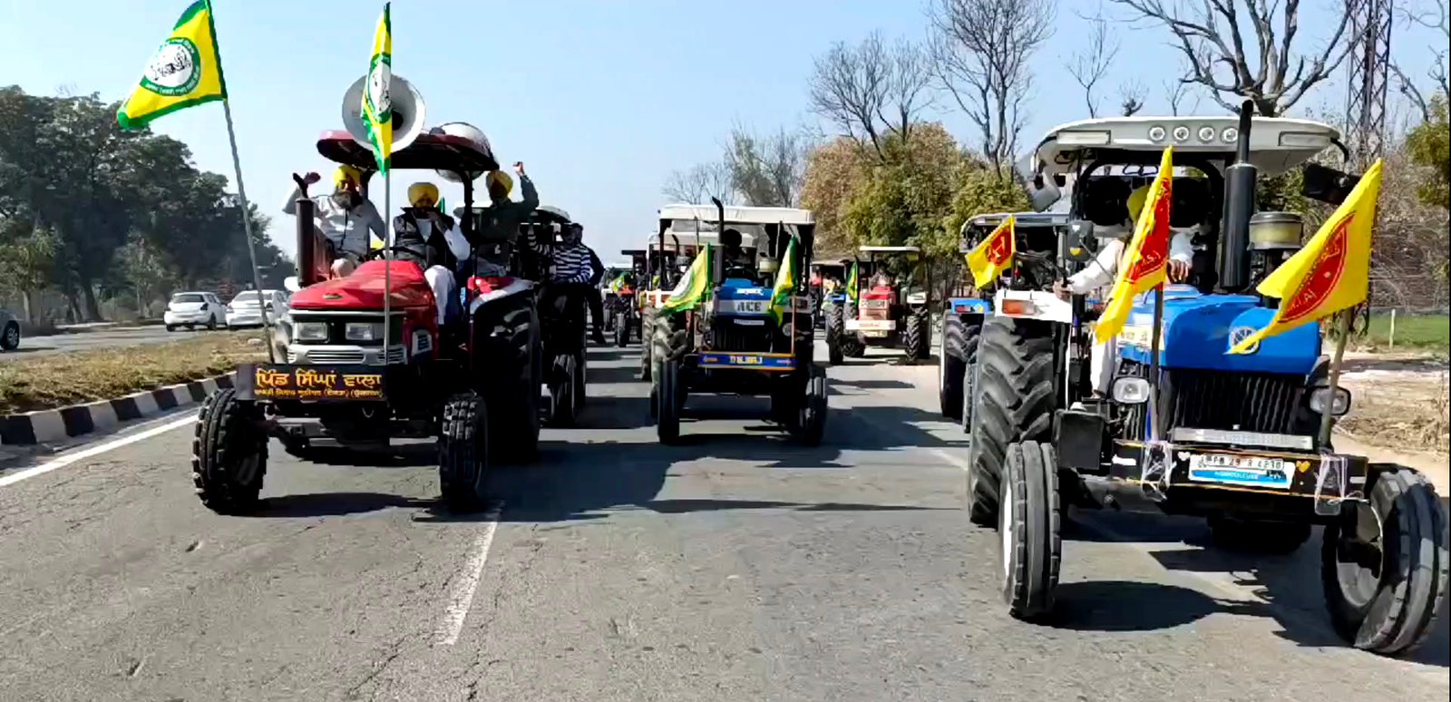किसानों ने 26 जनवरी को बताया ‘घल्लूघारा’ ! निकाला ट्रैक्टर मार्च !!