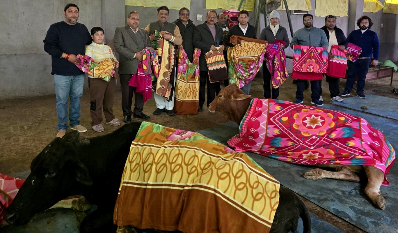 बेजुबानों की सेवा कर अग्रवाल समाज सभा ने की अपने नव वर्ष की शुरुयात !!