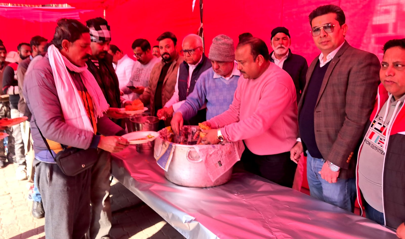 सिंगला परिवार ने भंडारा लगाकर, स्वर्गीय कांता रानी को किया याद !!