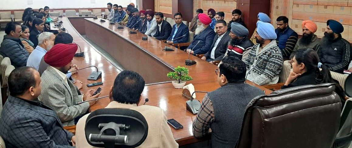 मोगा और बरनाला को मिले 36 पटवारी ! DC सारंगल ने दी शुभकामनाएं !!