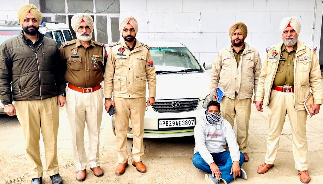 नाटकीय अंदाज में, हथियार की नोक पर, छीनी टोयोटा कोरोला ! फिर जानो क्या हुआ अंजाम !!