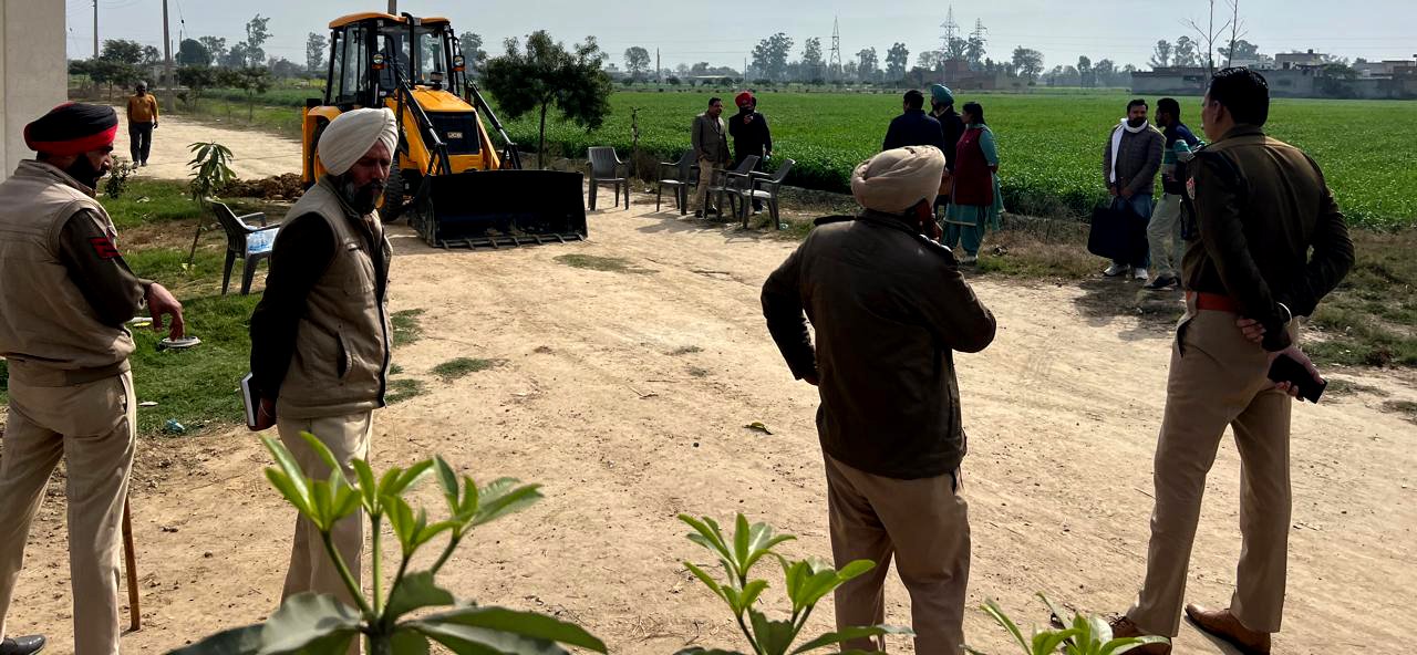 ਮੋਗਾ ਦੀ ਗੈਰ ਕਾਨੂੰਨੀ ਕਾਲੋਨੀ ਤੇ ਚਲਿਆ ਪੀਲਾ ਪੰਜਾ ! ਮੁਹਿਮ ਰਹੇਗੀ ਜਾਰੀ : ADC !!