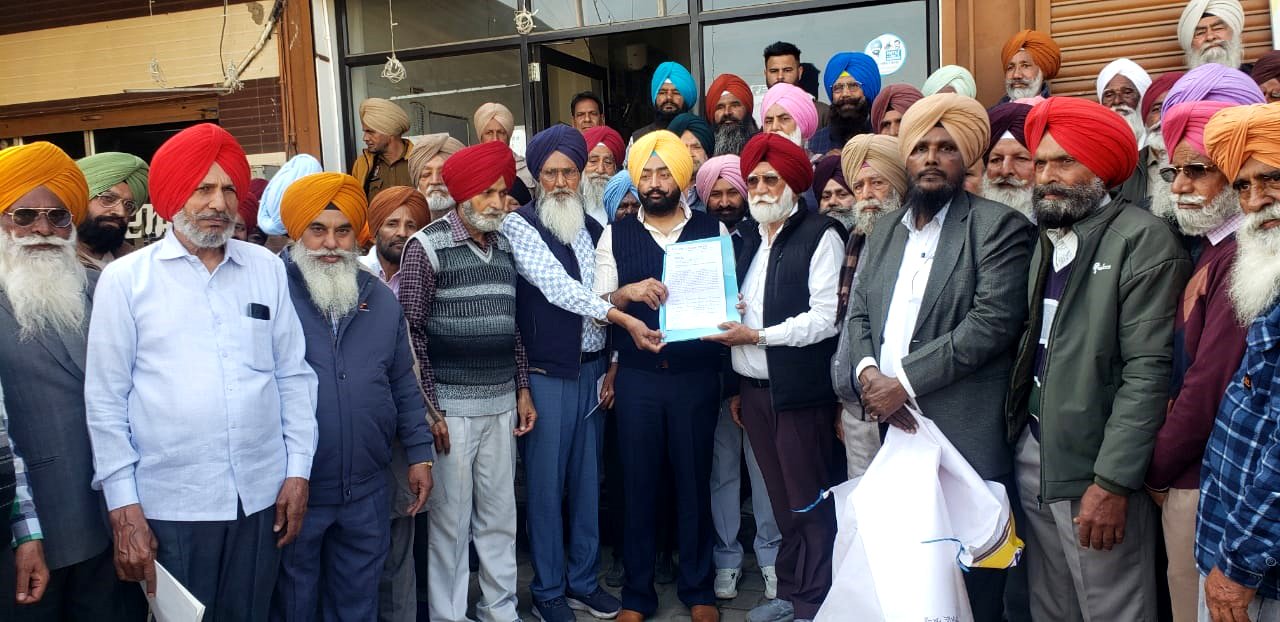 ਮੁਲਾਜਮ ਪੈਨਸ਼ਨਰਜ਼ ਸਾਂਝਾ ਫਰੰਟ ਪੰਜਾਬ ਨੇ, ਵਿਧਾਇਕ ਲਾਡੀ ਢੋਸ ਨੂੰ ਦਿੱਤਾ ਮੰਗ ਪੱਤਰ !!