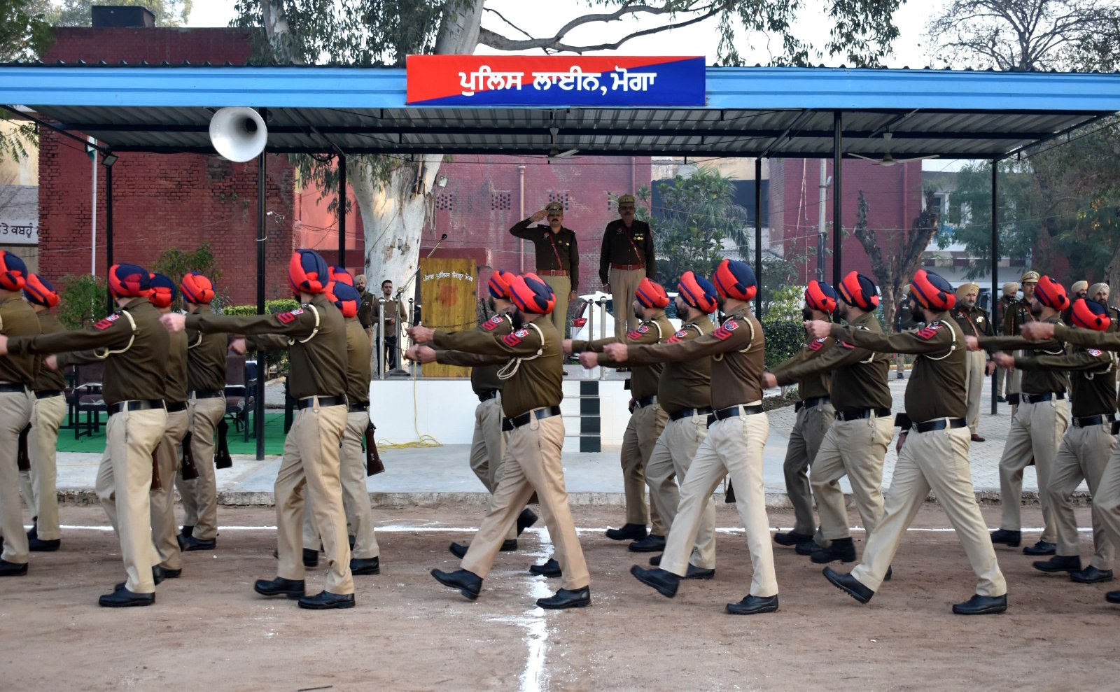 बढ़िया कारगुजारी वाले पुलिस मुलाजिम, सर्टिफिकेट व कैश रीवार्ड से सम्मानित ! SSP ने बढ़ाया हौंसला !!