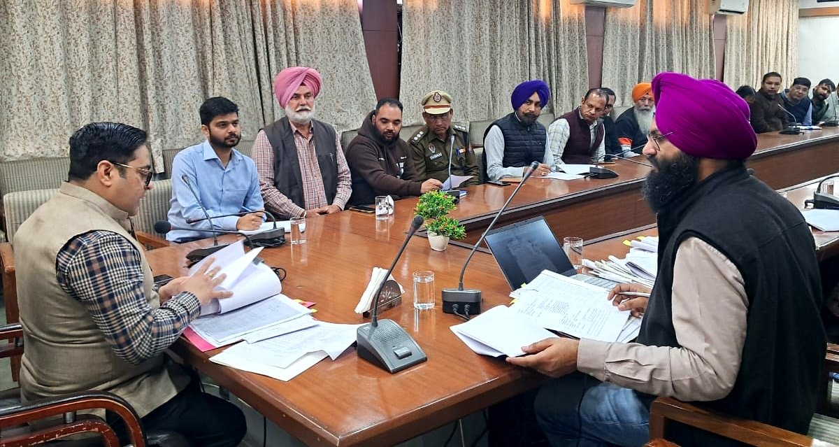 ਨਿਵੇਸ਼ਕ, ਪੋਰਟਲ ਤੇ ਆਨ ਲਾਈਨ ਆਪਲਾਈ ਕਰਕੇ, ਲੋੜੀਦੀਆਂ ਫੀਸਾਂ ਜਮ੍ਹਾ ਕਰਵਾ ਸਕਦਾ : DC ਸਾਰੰਗਲ !!