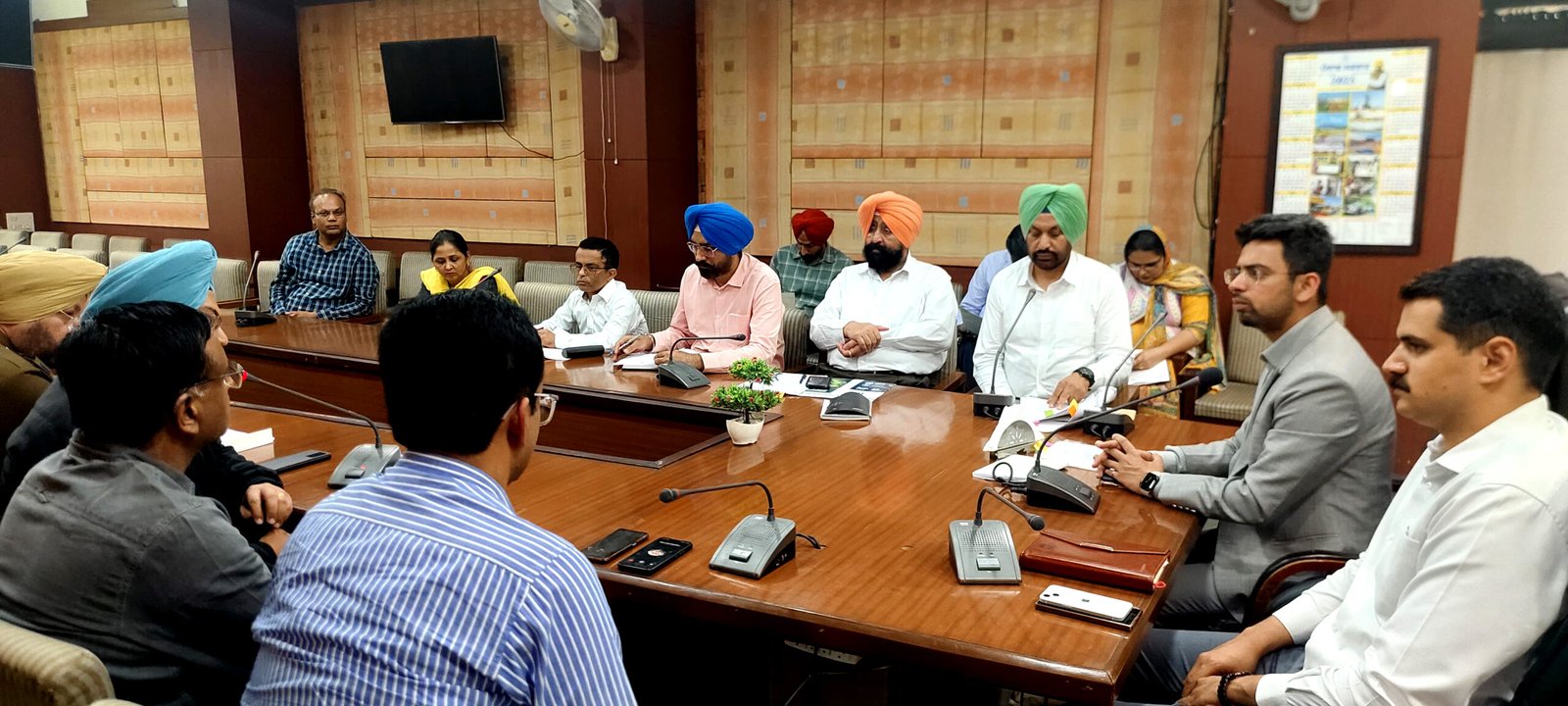 ओट क्लीनिक, निजी नशा मुक्ति केंद्रों और पुनर्वास केंद्रों की होगी नियमित जांच : DC सेतिया !!