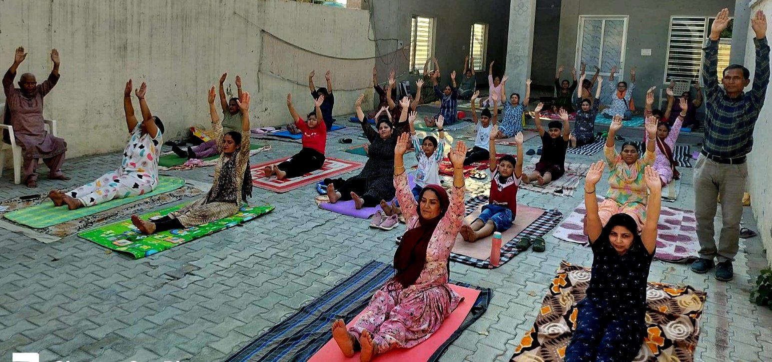 93 ਥਾਵਾਂ ਤੇ 3506 ਲੋਕ, ਲੈ ਰਹੇ CM ਦੀ ਯੋਗ ਸ਼ਾਲਾ ਦਾ ਮੁਫਤ ਲਾਹਾ : ADC ਚਾਰੂਮਿਤਾ !!