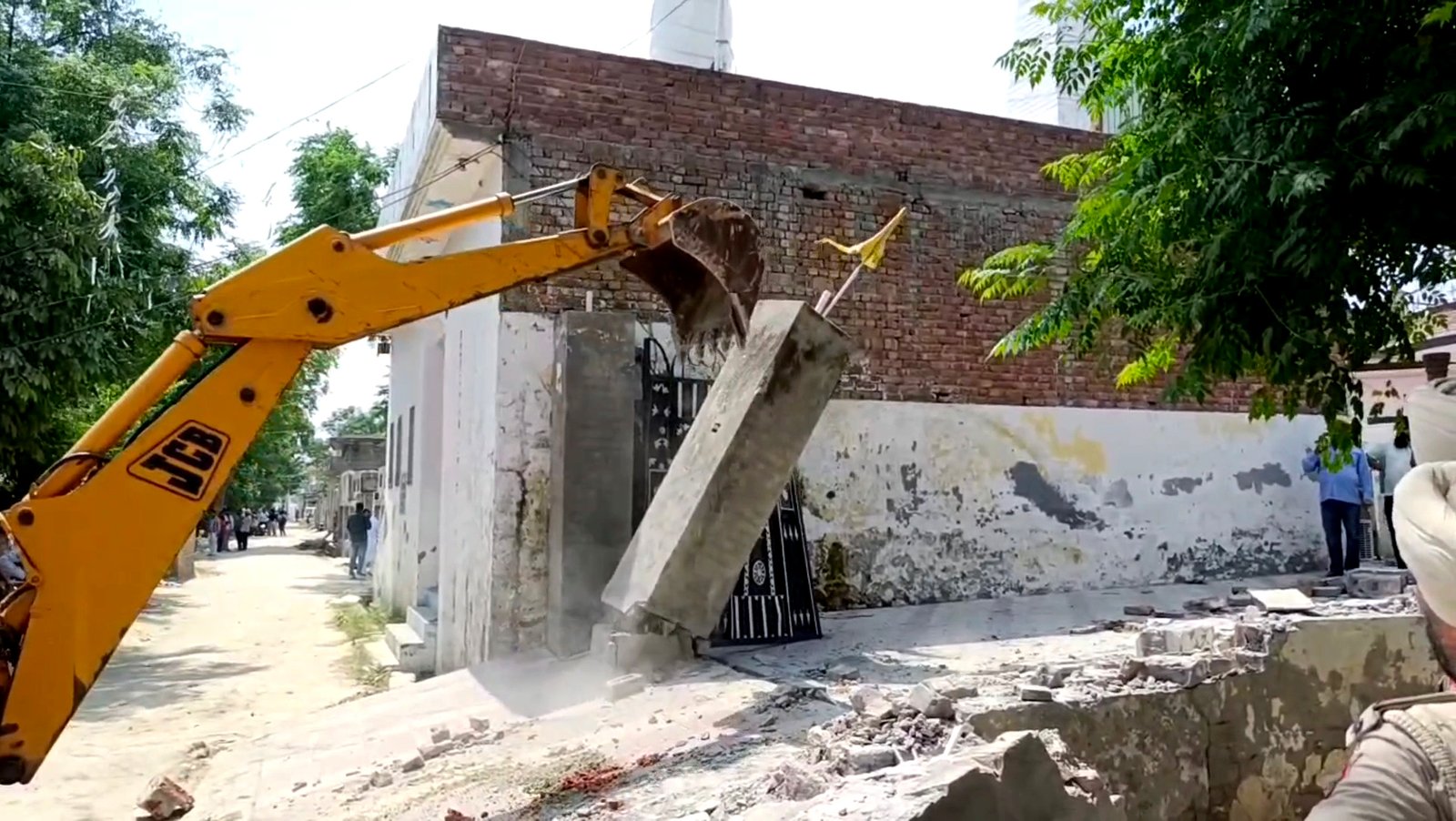 चला पीला पंजा, 4 इमारतें धाराशाही ! नशा तस्करों के अतिक्रमण के खिलाफ मोगा पुलिस सख्त !!