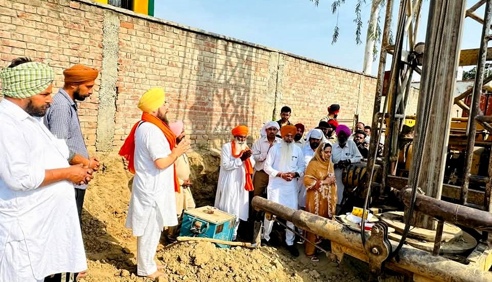 विधायक अमनदीप ने, वार्ड वासियों की, पीने वाले पानी की समस्या का कराया हल ! 25 लाख रु की लागत से कार्य शुरू !!