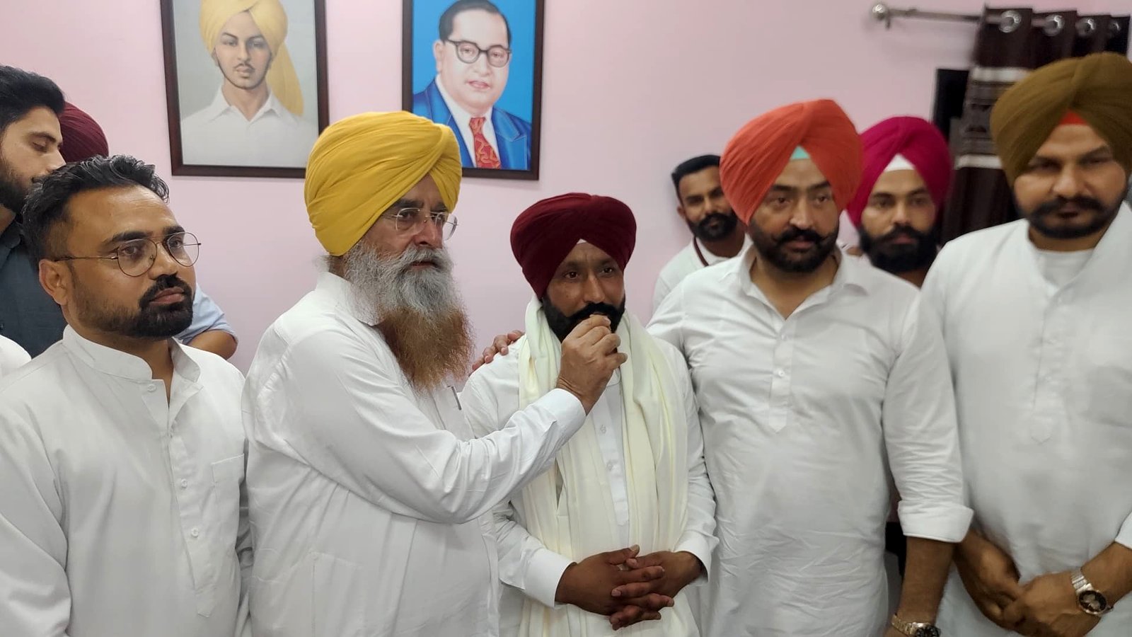 अब आम लोग भी, पदों पर बैठकर, जनहित में फैसले लेने में सक्षम हुए हैं: गुरमीत सिंह खुंडियां !!