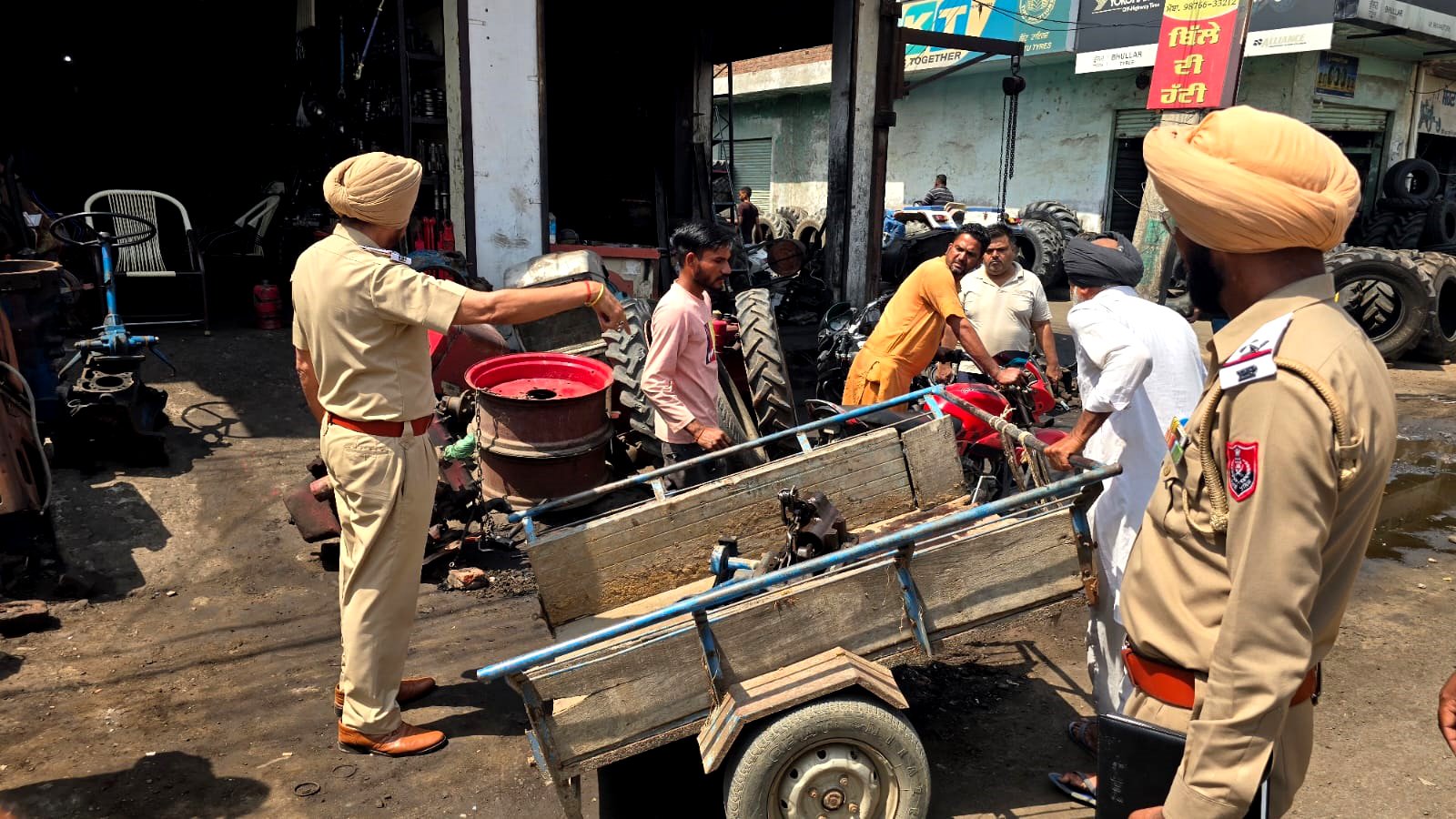 ज्वाइनिंग के पहले ही दिन एक्शन मोड में दिखे ट्रैफिक इंचार्ज हरजीत ! शहर वासियों को उम्मीद !!