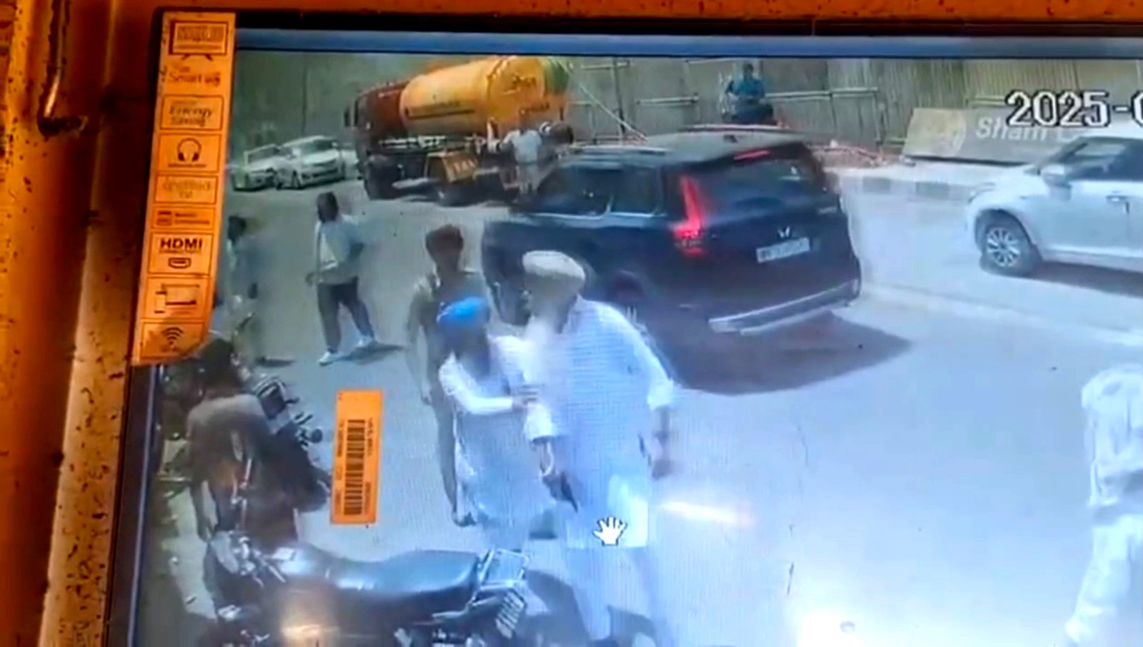 देखें लाइव ! मेयर बलजीत चानी ने नगर निगम के साबका ठेकेदार पर निकाला पिस्तौल !!