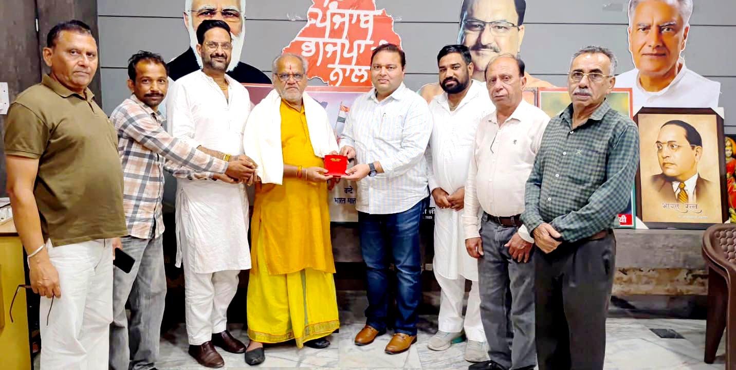 गुरु मनुष्य को अंधकार से प्रकाश की तरफ लेकर जाता है : डा. सीमांत गर्ग !!