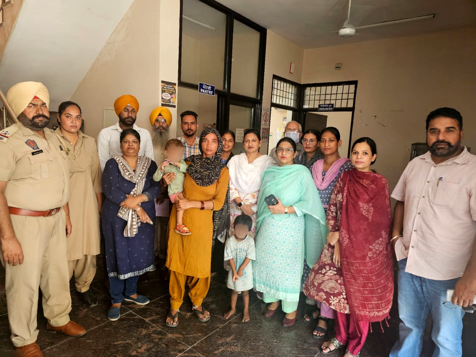 5 ਬੱਚੇ ਰੈਸਕਿਊ ! ਬਾਲ ਭਿਖਿਆ ਰੋਕਣ ਲਈ, ਜੀਵਨ ਜੋਤ ਸਕੀਮ ਤਹਿਤ ਕੀਤੀ ਕਾਰਵਾਈ : ਪਰਮਜੀਤ ਕੌਰ !!