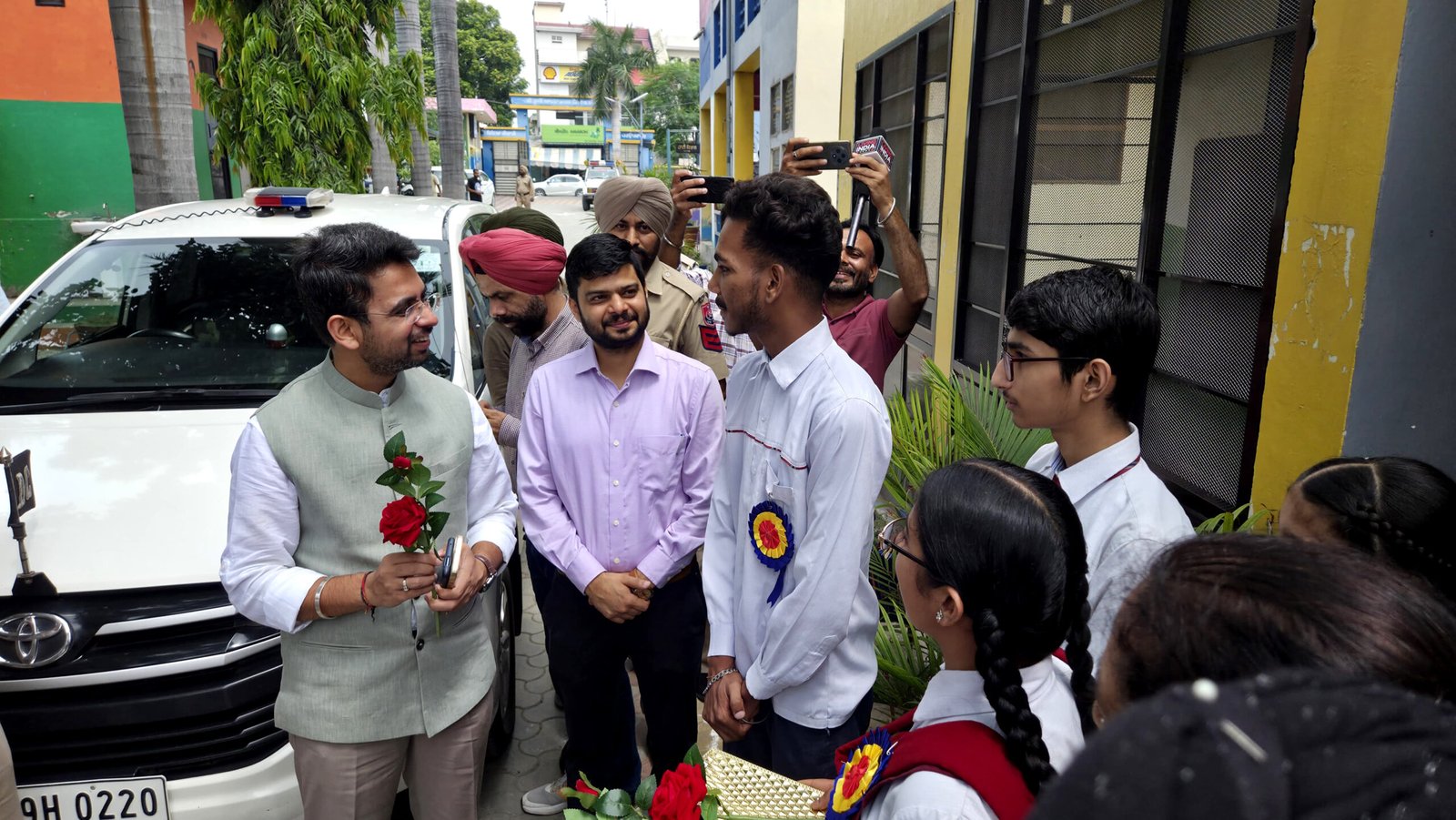 “ਸਕੂਲ ਮੈਂਟਰਸ਼ਿਪ ਪ੍ਰੋਗਰਾਮ” ਤਹਿਤ DC ਸੇਤੀਆ ਨੇ ਵਿਦਿਆਰਥੀਆਂ ਨਾਲ ਕੀਤੀ ਦੋਸਤਾਂ ਵਾਂਗ ਗੱਲਬਾਤ !!