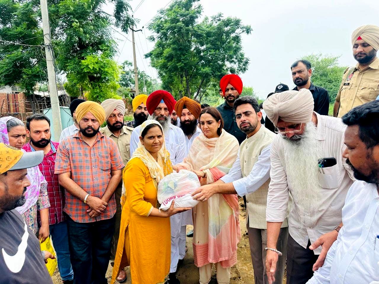 ड्रेन प्रभावित इलाकों के लोगों को समस्या पेश नहीं आने दी जाएगी : MLA अमनदीप/ DC सागर सेतिया !!