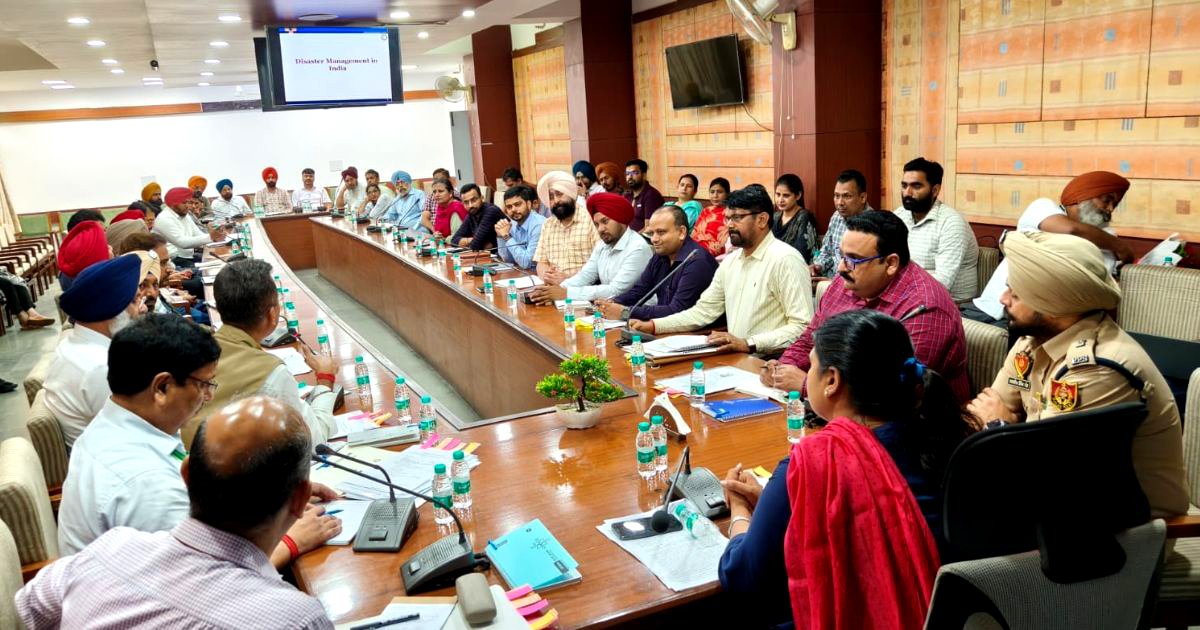 NDMA ਦੀ ਟੀਮ ਪੁੱਜੀ ਮੋਗਾ, ਕੁਦਰਤੀ ਆਫਤਾਂ ਨਾਲ ਨਜਿੱਠਣ ਲਈ ਸਮੂਹ ਵਿਭਾਗਾਂ ਦੇ ਅਧਿਕਾਰੀਆਂ ਨਾਲ ਕੀਤੀ ਵਿਸ਼ੇਸ਼ ਮੀਟਿੰਗ