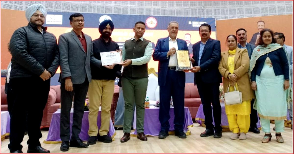 CMO ਡਾ. ਪਰਦੀਪ ਕੁਮਾਰ ਮਹਿੰਦਰਾ ਰਾਜ ਪੱਧਰੀ ਸਮਾਗਮ ‘ਚ ਸਨਮਾਨਿਤ, ਸਹਿਤ ਮੰਤਰੀ ਨੇ ਕੀਤੀ ਸ਼ਲਾਘਾ